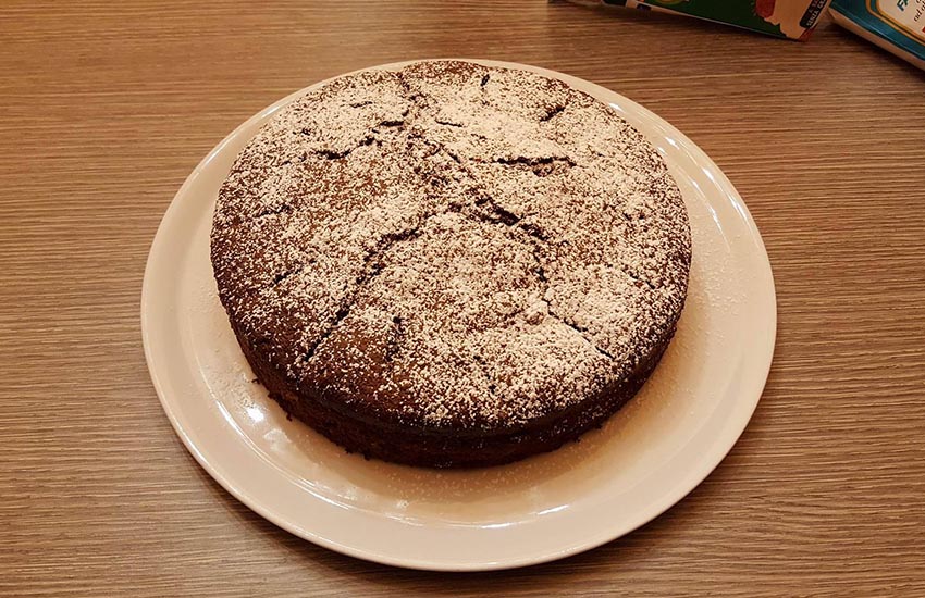 Torta soffice al cioccolato e pere