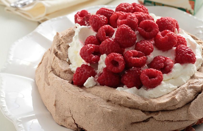 Pavlova al cacao e crema di cioccolato