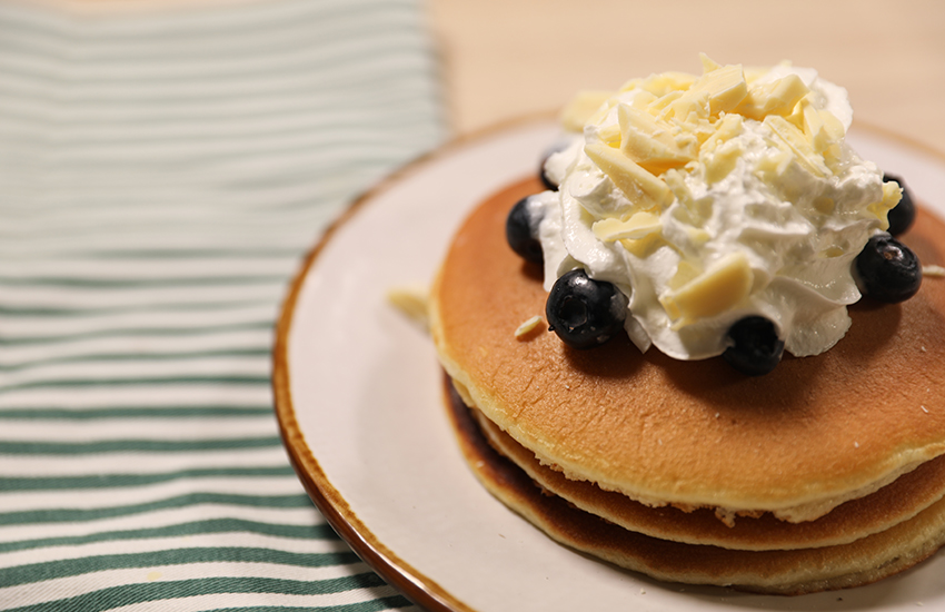Pancakes ai mirtilli e cioccolato bianco