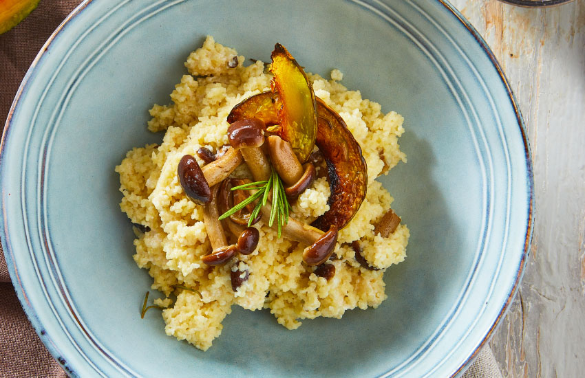 Cous cous con funghi, sfogliette di zucca e rosmarino